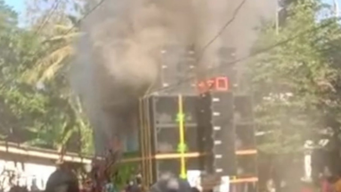 Sound system pargoy terbakar saat mengikuti karnaval di Ajung