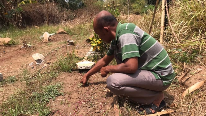 Belasan makam di Jember dirusak orang tak dikenal