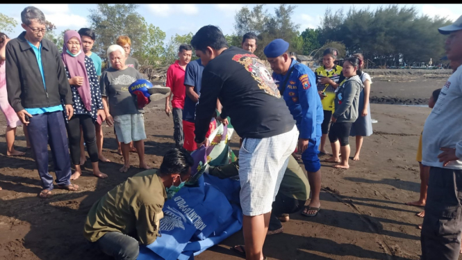 Mayat Perempuan parubayah ditemukan di bibir pantai Gareng Banyuwangi