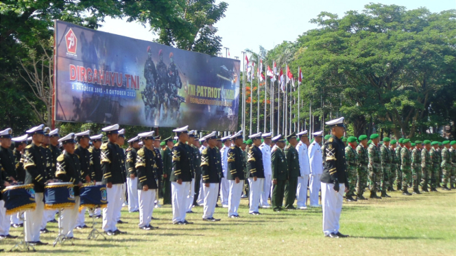 Upacara peringatan HUT TNI ke-78 di Taman Blambangan