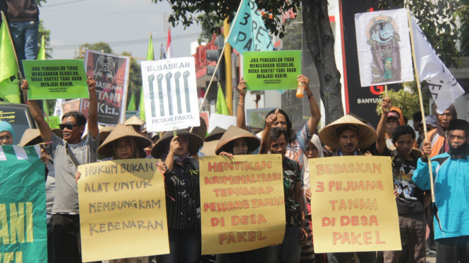 Aksi Warga Pakel Menuju PN Banyuwangi