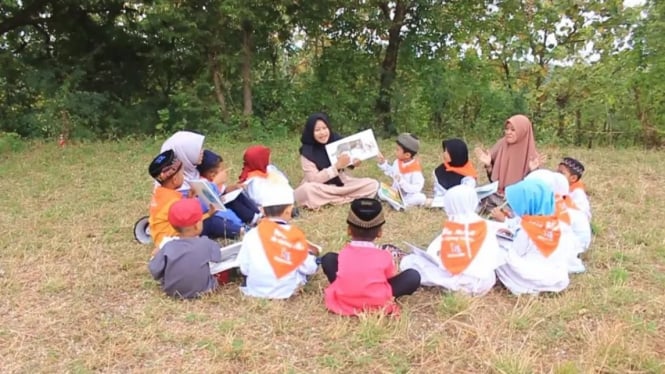 Rumah Literasi Indonesia berikan dampak positif kepada anak - anak