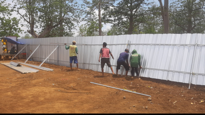 Massa rusak pagar proyek pembangunan kantor Pertamina