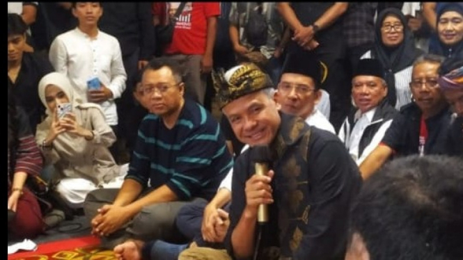 Ganjar Pranowo bersama generasi milenial dan generasi z