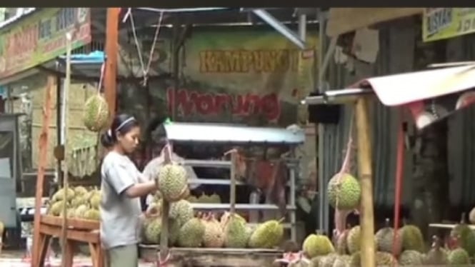 Duren Melimpah, Harga Terjun Bebas: Dinamika Ekonomi Pasca Panen Raya