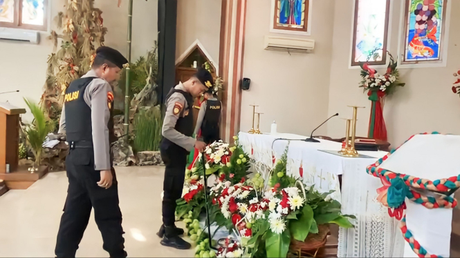 Samapta Polresta Banyuwangi sterilisasi gereja