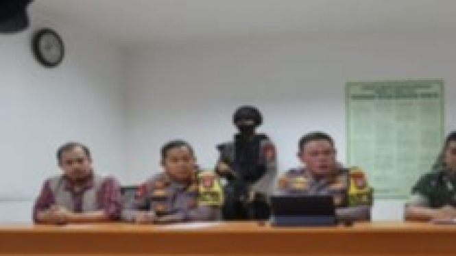 Kapolda Sulteng, Irjen Pol Agus Nugroho (tengah) dalam jumpa pers