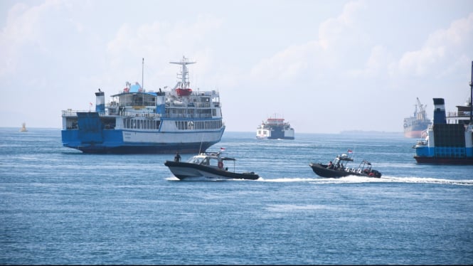 Lanal Banyuwangi patroli di Pelabuhan Ketapang