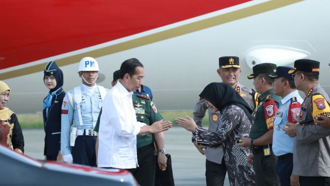 Bupati Banyuwangi, Ipuk Fiestiandani sambut Presiden Jokowi