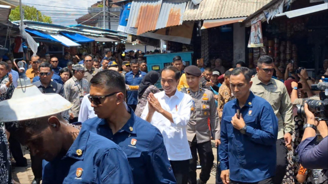 Presiden Jokowi menyapa warga