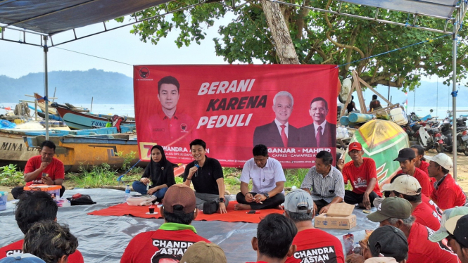 Chandra Astan Berdialog Dengan Nelayan