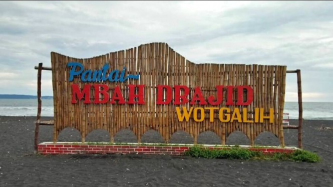 Pantai Mbah Drajid Desa Wotgalih Yosowilangun Lumajang Jawa Timur