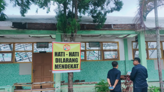 Ruang sekolah yang ambruk