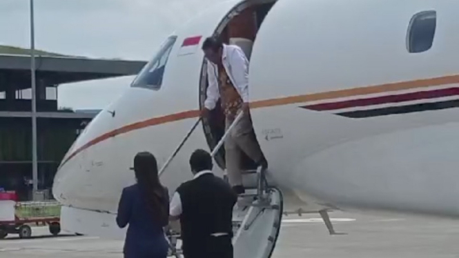 Kedatangan Mahfud MD di Bandara Blimbingsari Banyuwangi