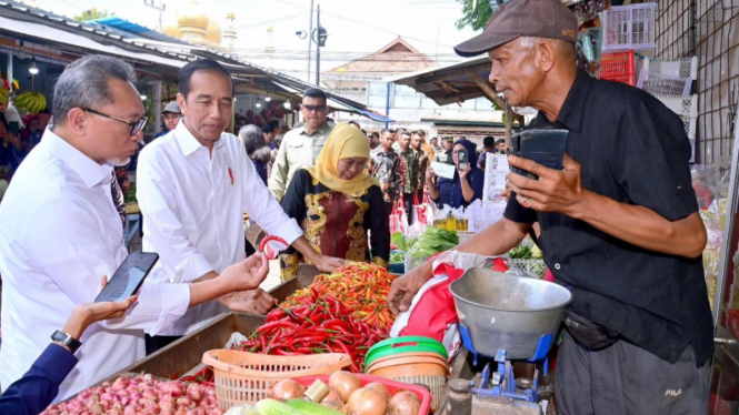 Presiden Jokowi saat kunjungi Pasar Rogojampi Banyuwangi