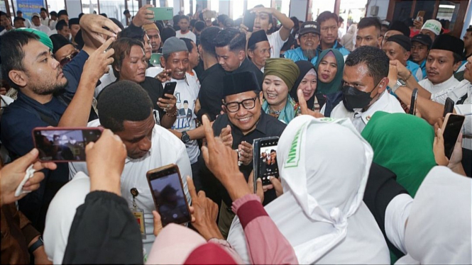 Cak Imin di tengah-tengah pendukungnya