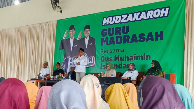 Cak Imin saat memberikan sambutan di hadapan guru maarif