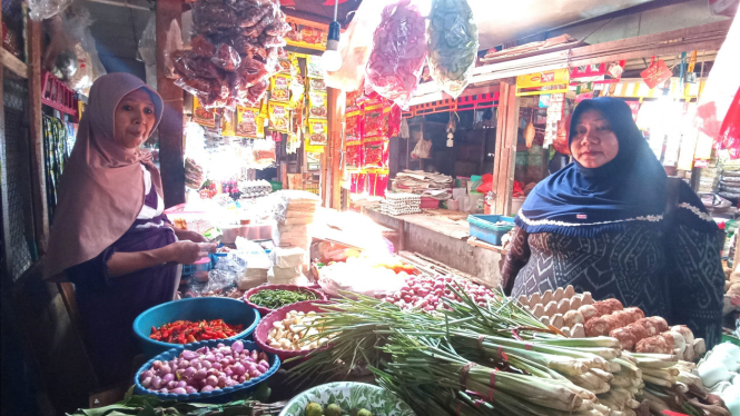 Aktivitas jual beli di Pasar Banyuwangi