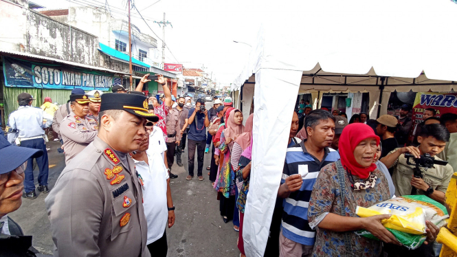 Kapolresta Banyuwangi meninjau operasi pasar