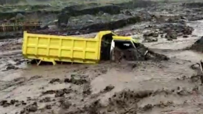 Ilustrasi truk terseret banjir lahar dingin