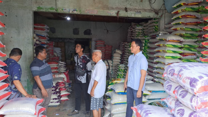 Toko penjual beras di Lumajang