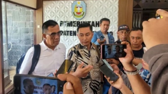 Mantan Sekretaris Disperpusip, Imam Hidayat diperiksa