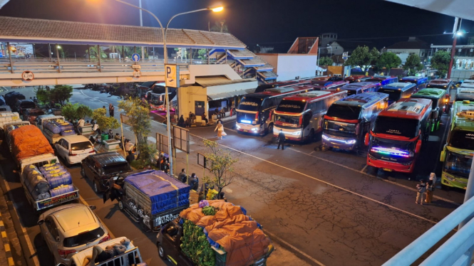 Kepadatan di area dalam Pelabuhan Ketapang Banyuwangi