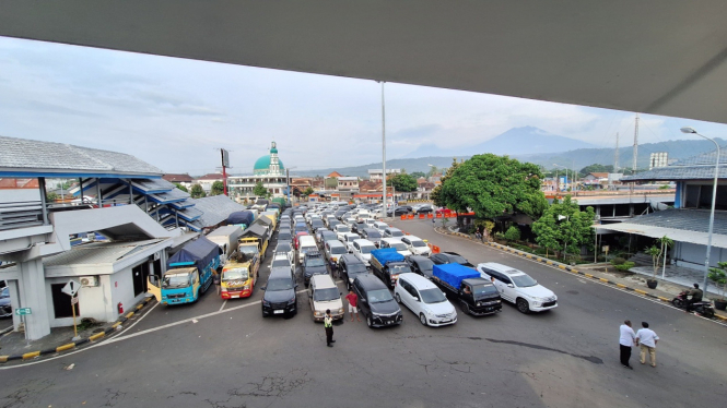 Antrian Kendaraan di Pelabuhan Ketapang