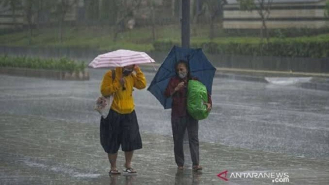 Hujan lebat melanda banyak wilayah di Indonesia