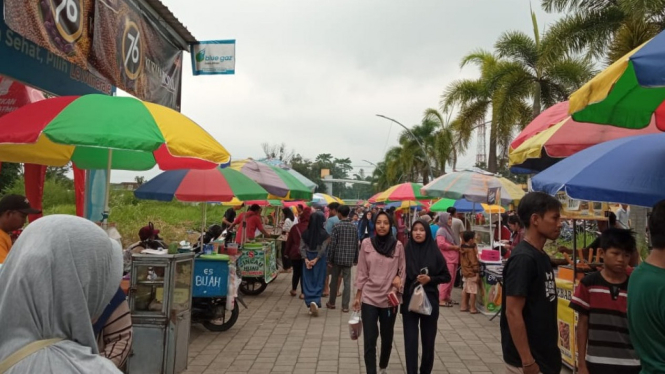 Pasar Ramadhan BTB Jember dipenuhi warga
