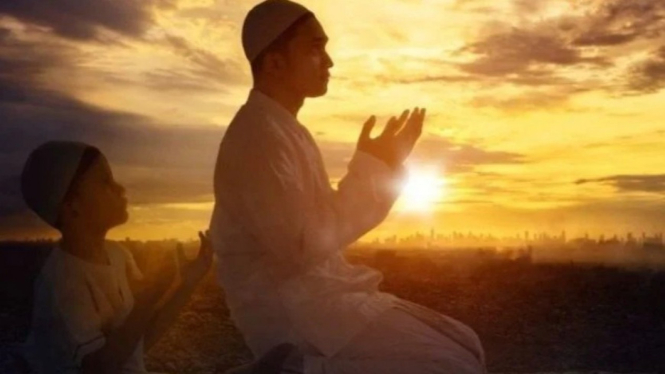Ilustrasi umat Islam sedang berdoa