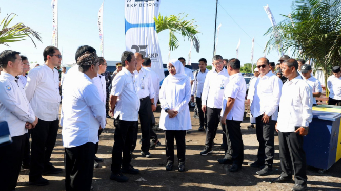 Menteri Kelautan  Perikan&an, Sakti Wahyu bersama Bupati Ipuk