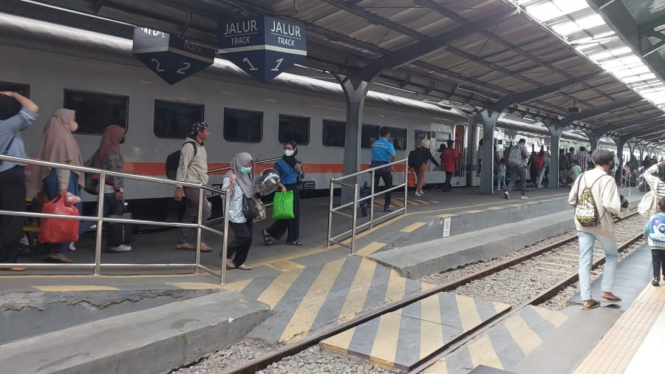 H-10 Lebaran, 7,796 Penumpang Padati Stasiun Wilayah Daop 9