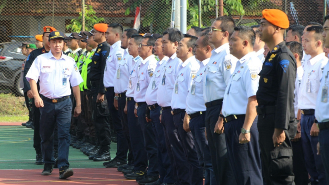 VP PT KAI Daop 9 Jember, saat mengecek kesiapan pasukan