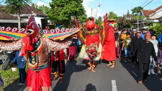 Barong Ider Bumi Suku Osing Kemiren Banyuwangi