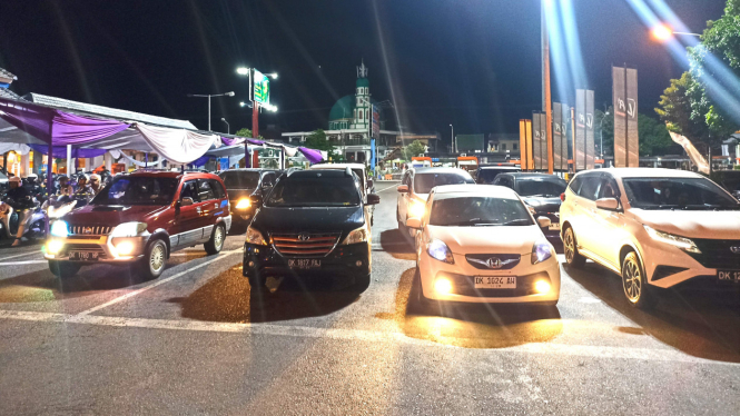 Antrean kendaraan di Pelabuhan Ketapang Banyuwangi