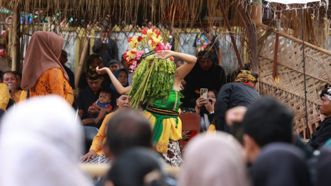 Seblang Olehsari, tarian penolak bala