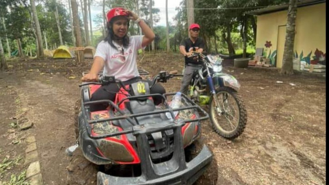 Keliling kebun dengan ATV dan motor trail