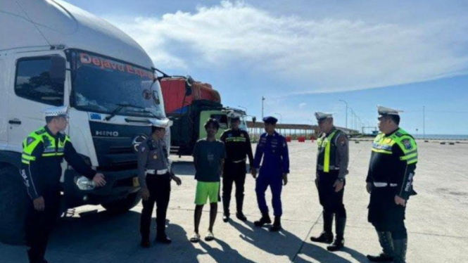 Edukasi keselamatan berlalu lintas pada pengemudi truk logistik