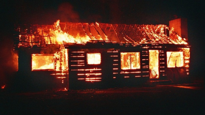 Rumah Terbakar, Penghuni Rumah di Jember Tewas