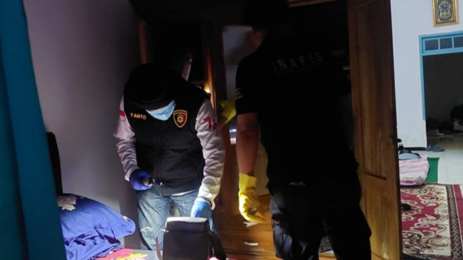Mayat pria di Jember ditemukan membusuk di dalam rumah