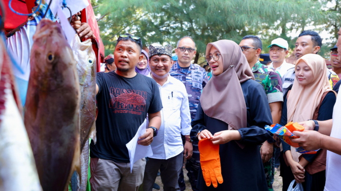 Bupati Ipuk Fiestiandani di Banyuwangi Fishing Festival 2024