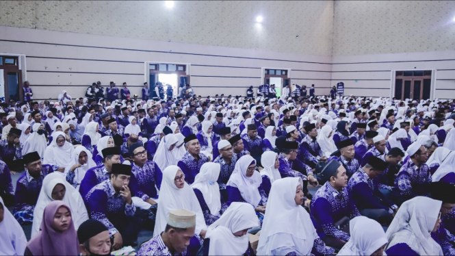 Ribuan calon jemaah haji di Jember doa bersama
