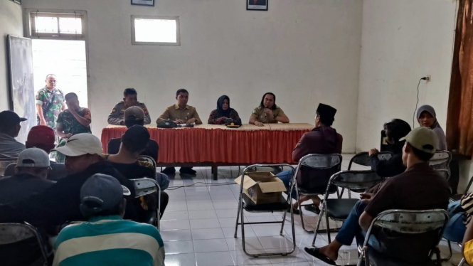 Suasana saat dialog dengan warga