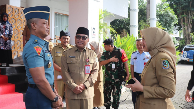 Bupati Ipuk Fiestiandani bersama Brigjen TNI (Mar) Agung Trisnanto