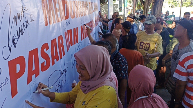 Pedagang Pasar Banyuwangi tanda tangani pernyataan setuju revitalisasi