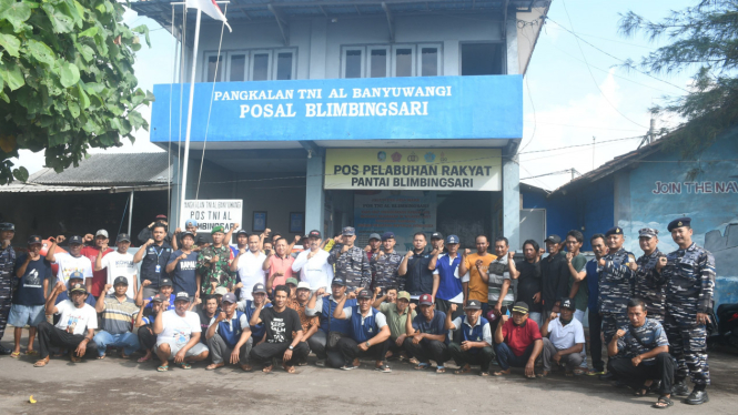 Masyarakat Pesisir bersama TNI AL