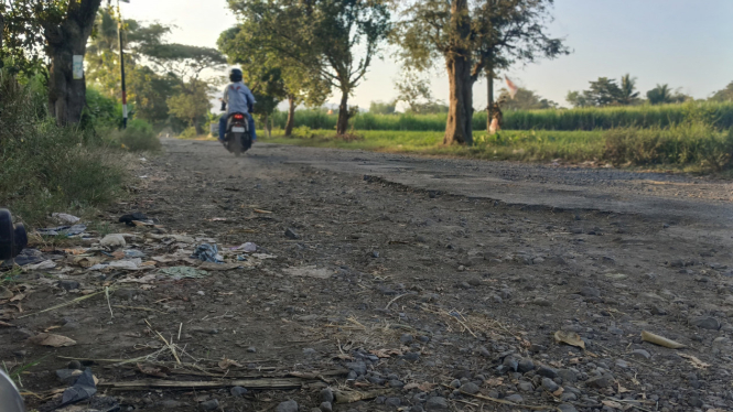 Kondisi jalan di Desa Lombok Kulon