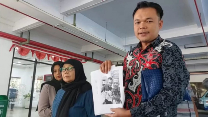 Nenek Ulafiyah bersama penasehat hukum