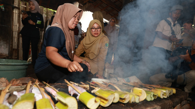 Bupati Ipuk Eksplorasi Pengolahan Ikan Tradisional